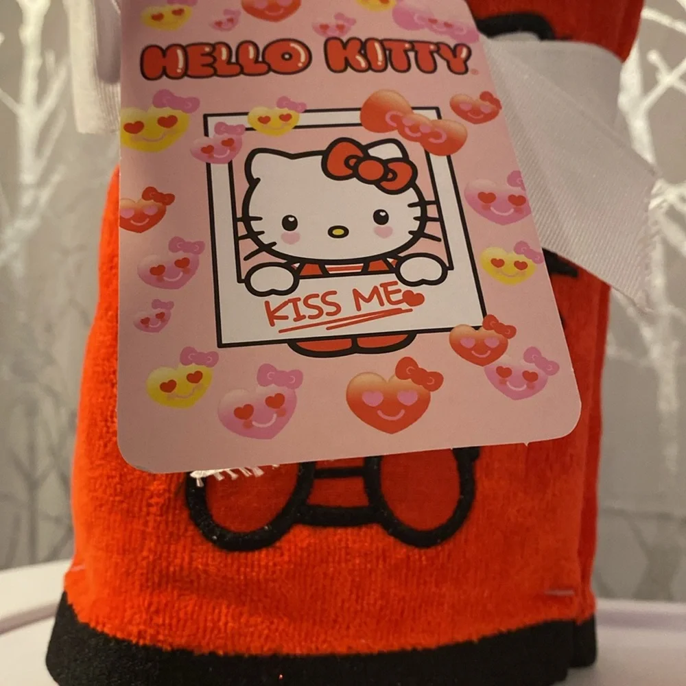 BNWT Hello Kitty Valentine’s Day Hand Towels 2 Pack